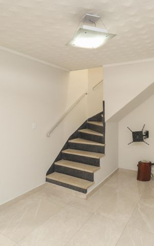 Casa à venda com 103m², 2 quartos e 2 vagas Casa à venda com 103m², 2 quartos e 2 vagasSala