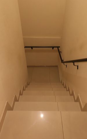 Casa à venda com 138m², 4 quartos e 2 vagasEscada interna da Casa 1