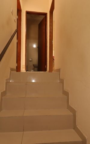 Casa à venda com 138m², 4 quartos e 2 vagasEscada interna da Casa 1