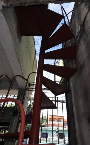 Casa à venda com 138m², 4 quartos e 2 vagasEscada externa da Casa 1
