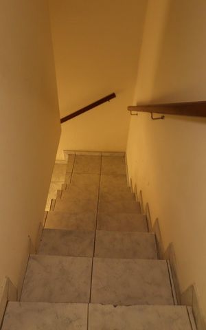 Casa à venda com 138m², 4 quartos e 2 vagasEscada interna da Casa 2