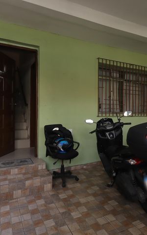 Casa à venda com 138m², 4 quartos e 2 vagasGaragem