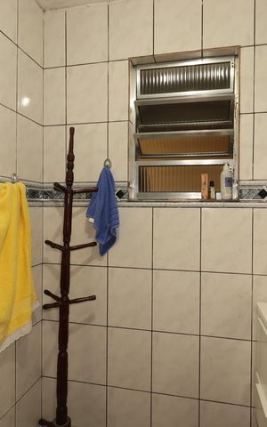 Casa à venda com 138m², 4 quartos e 2 vagasBanheiro 1 da Casa 1