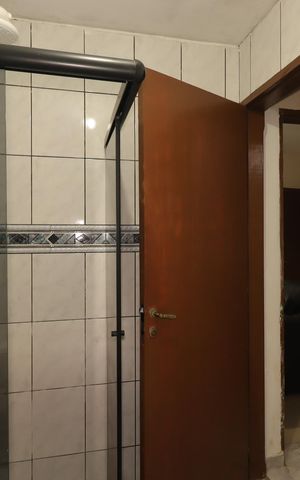 Casa à venda com 138m², 4 quartos e 2 vagasBanheiro 1 da Casa 1