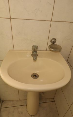 Casa à venda com 138m², 4 quartos e 2 vagasBanheiro da Suíte da Casa 2 - Pia