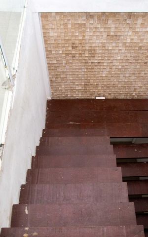 Casa para alugar com 400m², 2 quartos e 6 vagasEscada