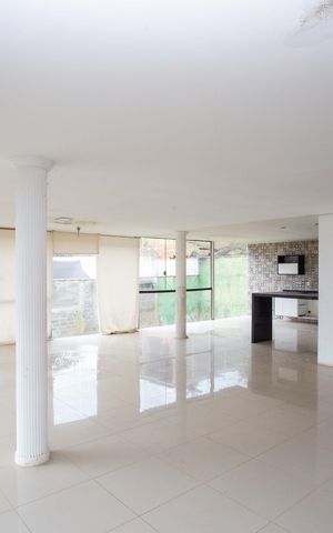 Casa para alugar com 400m², 2 quartos e 6 vagasSala/Cozinha