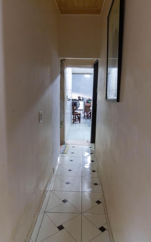 Casa à venda com 160m², 4 quartos e 1 vaga Casa à venda com 160m², 4 quartos e 1 vagaCorredor