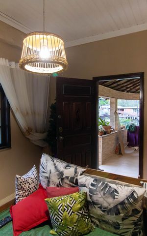 Casa à venda com 160m², 4 quartos e 1 vaga Casa à venda com 160m², 4 quartos e 1 vagaSala