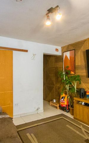 Casa à venda com 175m², 4 quartos e 2 vagas Casa à venda com 175m², 4 quartos e 2 vagasSala