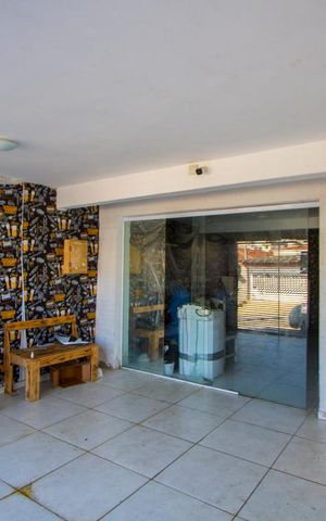 Casa à venda com 175m², 4 quartos e 2 vagas Casa à venda com 175m², 4 quartos e 2 vagasGaragem