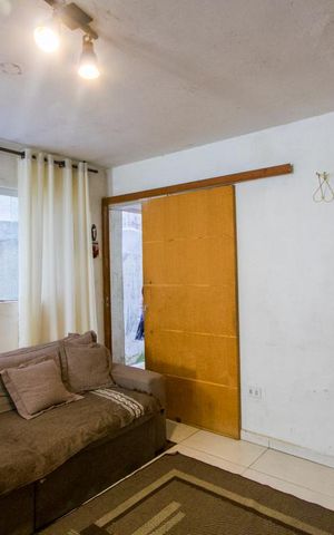 Casa à venda com 175m², 4 quartos e 2 vagas Casa à venda com 175m², 4 quartos e 2 vagasSala