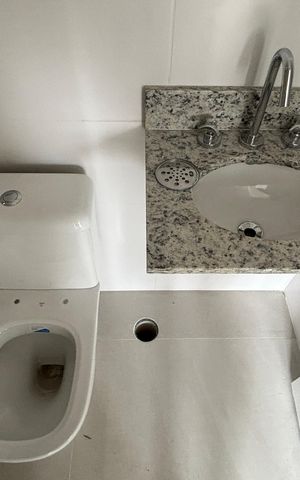 Apartamento à venda com 56m², 2 quartos e 1 vaga Apartamento à venda com 56m², 2 quartos e 1 vagaBanheiro