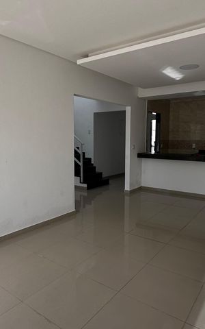 Casa para alugar com 250m², 4 quartos e 2 vagas Casa para alugar com 250m², 4 quartos e 2 vagasSala