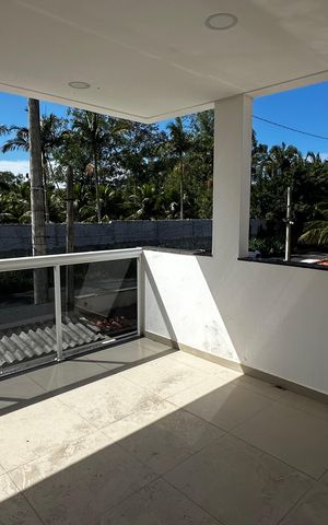 Casa para alugar com 250m², 4 quartos e 2 vagas Casa para alugar com 250m², 4 quartos e 2 vagasVaranda