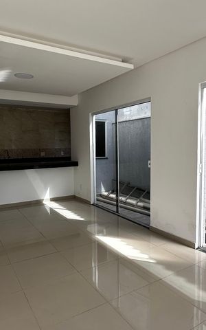 Casa para alugar com 250m², 4 quartos e 2 vagas Casa para alugar com 250m², 4 quartos e 2 vagasSala