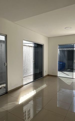 Casa para alugar com 250m², 4 quartos e 2 vagas Casa para alugar com 250m², 4 quartos e 2 vagasSala