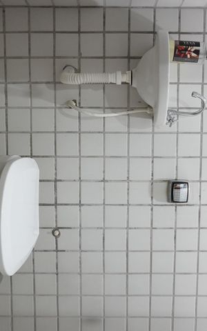 Casa para alugar com 400m², 5 quartos e 4 vagas Casa para alugar com 400m², 5 quartos e 4 vagasÁrea de Serviço - Banheiro da Suíte
