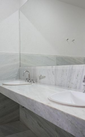 Casa para alugar com 400m², 5 quartos e 4 vagas Casa para alugar com 400m², 5 quartos e 4 vagasSuíte 2 - Banheiro