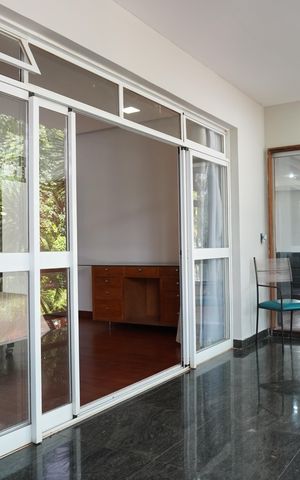 Casa para alugar com 400m², 5 quartos e 4 vagas Casa para alugar com 400m², 5 quartos e 4 vagasVaranda da Sala 3