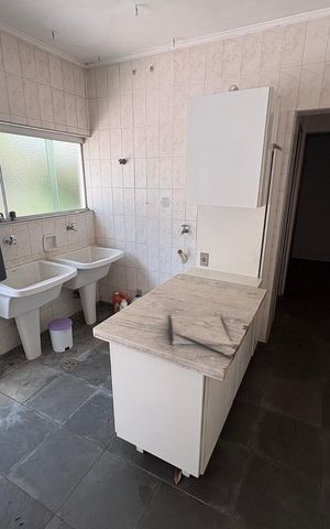 Casa de condomínio para alugar com 560m², 4 quartos e 6 vagas Casa de condomínio para alugar com 560m², 4 quartos e 6 vagasÁrea de serviço