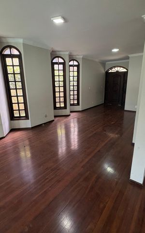Casa de condomínio para alugar com 560m², 4 quartos e 6 vagas Casa de condomínio para alugar com 560m², 4 quartos e 6 vagasSala