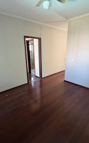 Casa de condomínio para alugar com 560m², 4 quartos e 6 vagas Casa de condomínio para alugar com 560m², 4 quartos e 6 vagasQuarto