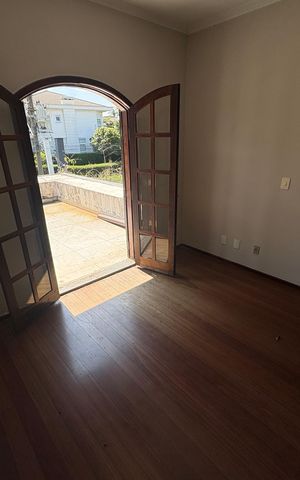 Casa de condomínio para alugar com 560m², 4 quartos e 6 vagas Casa de condomínio para alugar com 560m², 4 quartos e 6 vagasQuarto
