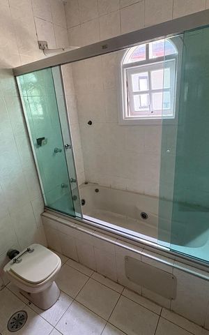 Casa de condomínio para alugar com 560m², 4 quartos e 6 vagas Casa de condomínio para alugar com 560m², 4 quartos e 6 vagasBanheiro