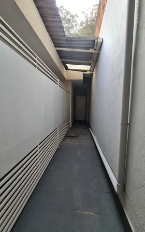 Casa à venda com 100m², 3 quartos e 2 vagas Casa à venda com 100m², 3 quartos e 2 vagasCorredor