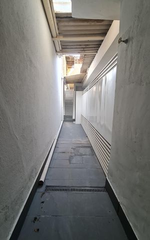 Casa à venda com 100m², 3 quartos e 2 vagas Casa à venda com 100m², 3 quartos e 2 vagasCorredor