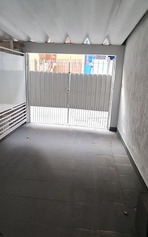 Casa à venda com 100m², 3 quartos e 2 vagas Casa à venda com 100m², 3 quartos e 2 vagasGaragem