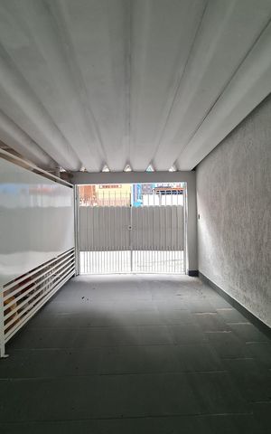 Casa à venda com 100m², 3 quartos e 2 vagas Casa à venda com 100m², 3 quartos e 2 vagasGaragem