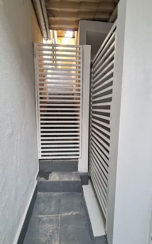 Casa à venda com 100m², 3 quartos e 2 vagas Casa à venda com 100m², 3 quartos e 2 vagasCorredor
