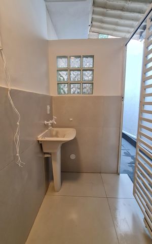 Casa à venda com 100m², 3 quartos e 2 vagas Casa à venda com 100m², 3 quartos e 2 vagasÁrea de serviço