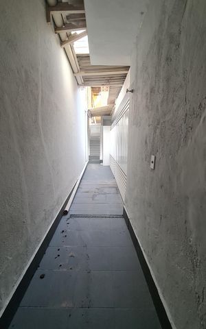 Casa à venda com 100m², 3 quartos e 2 vagas Casa à venda com 100m², 3 quartos e 2 vagasCorredor