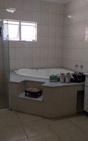 Casa de condomínio para alugar com 600m², 4 quartos e 12 vagas