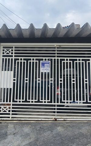 Casa à venda com 195m², 2 quartos e 2 vagas Casa à venda com 195m², 2 quartos e 2 vagasFachada