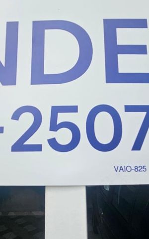 Casa à venda com 195m², 2 quartos e 2 vagas Casa à venda com 195m², 2 quartos e 2 vagasFachada - plaquinha