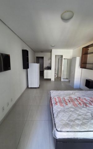 Apartamento à venda com 28m², 1 quarto e sem vaga Apartamento à venda com 28m², 1 quarto e sem vagaSala/Quarto