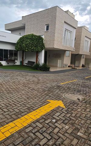 Casa de condomínio à venda com 156m², 3 quartos e 2 vagas Casa de condomínio à venda com 156m², 3 quartos e 2 vagasCondomínio