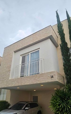 Casa de condomínio à venda com 156m², 3 quartos e 2 vagas Casa de condomínio à venda com 156m², 3 quartos e 2 vagasFachada