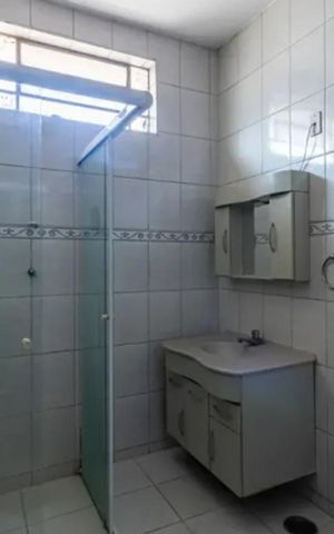 Casa à venda com 210m², 6 quartos e 2 vagas Casa à venda com 210m², 6 quartos e 2 vagasBanheiro