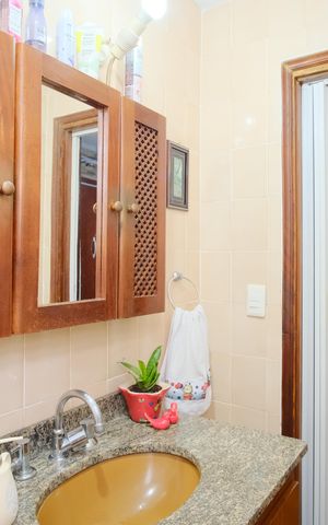 Casa à venda com 139m², 4 quartos e 2 vagasBanheiro da Suíte