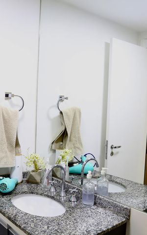 Apartamento à venda com 65m², 2 quartos e 1 vaga Apartamento à venda com 65m², 2 quartos e 1 vagaBanheiro