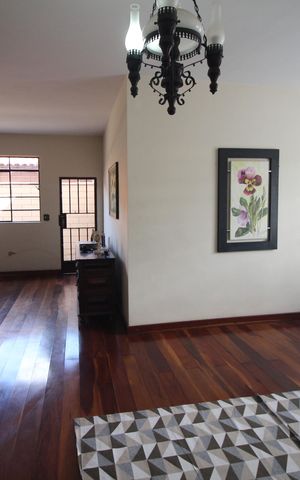 Casa à venda com 320m², 5 quartos e 3 vagasSala