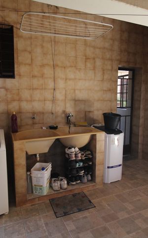 Casa à venda com 320m², 5 quartos e 3 vagasÁrea de Serviço