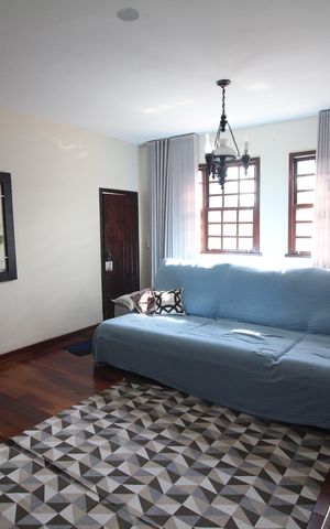 Casa à venda com 320m², 5 quartos e 3 vagasSala