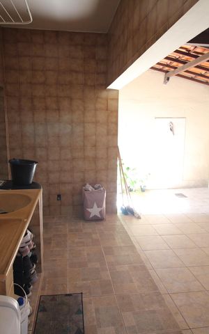 Casa à venda com 320m², 5 quartos e 3 vagasÁrea de Serviço
