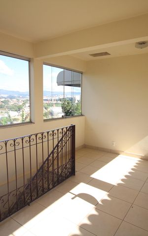 Casa à venda com 320m², 5 quartos e 3 vagasQuintal
